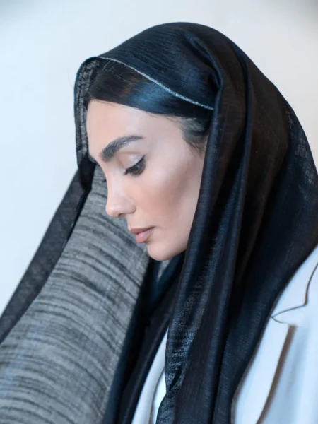 شال لب طلایی