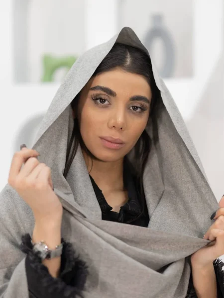 شال موهر پوم پوم دار