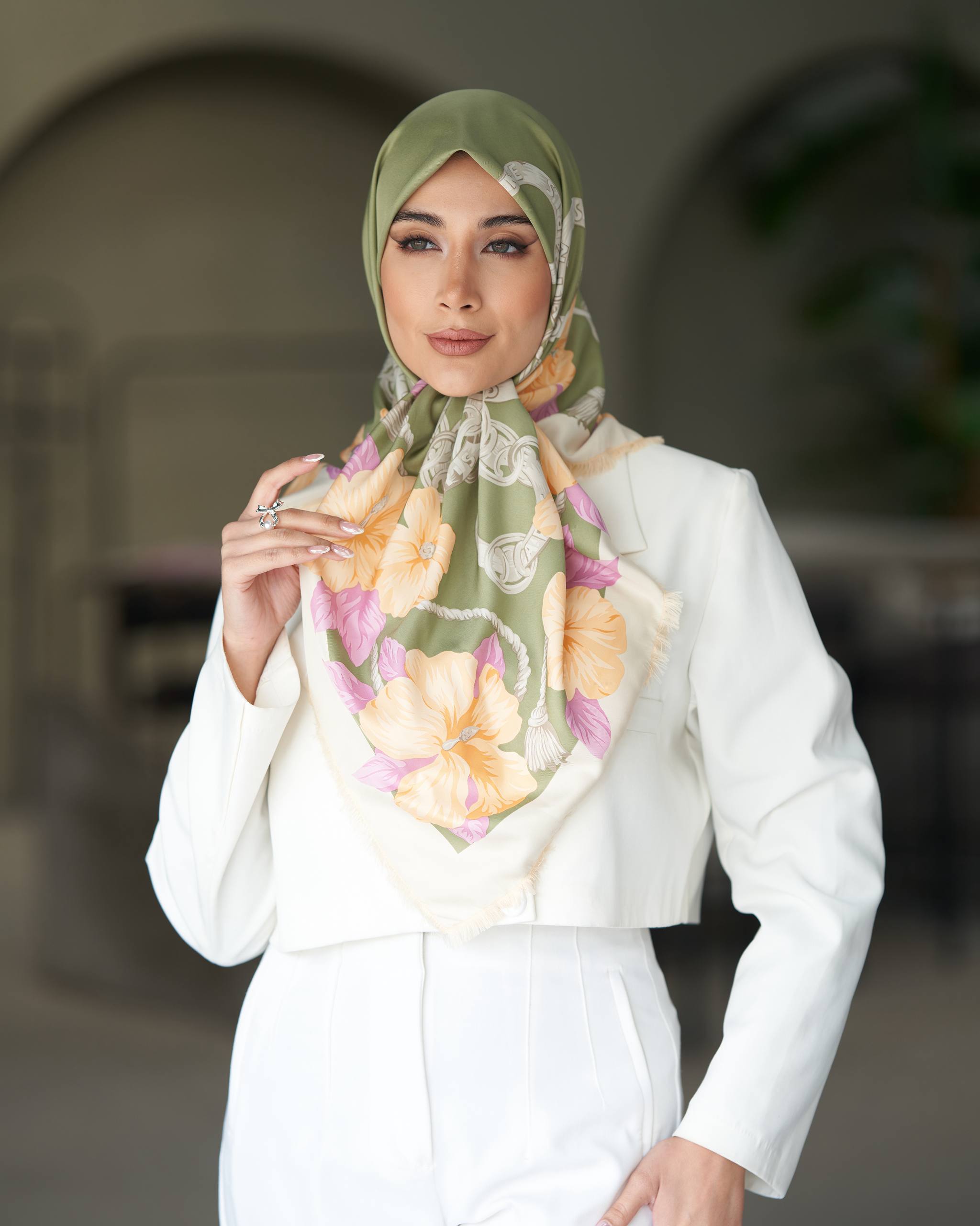 photo_1404-09-14 17.13.28 روسری ابریشم توییل ریشه سوزنی سلین