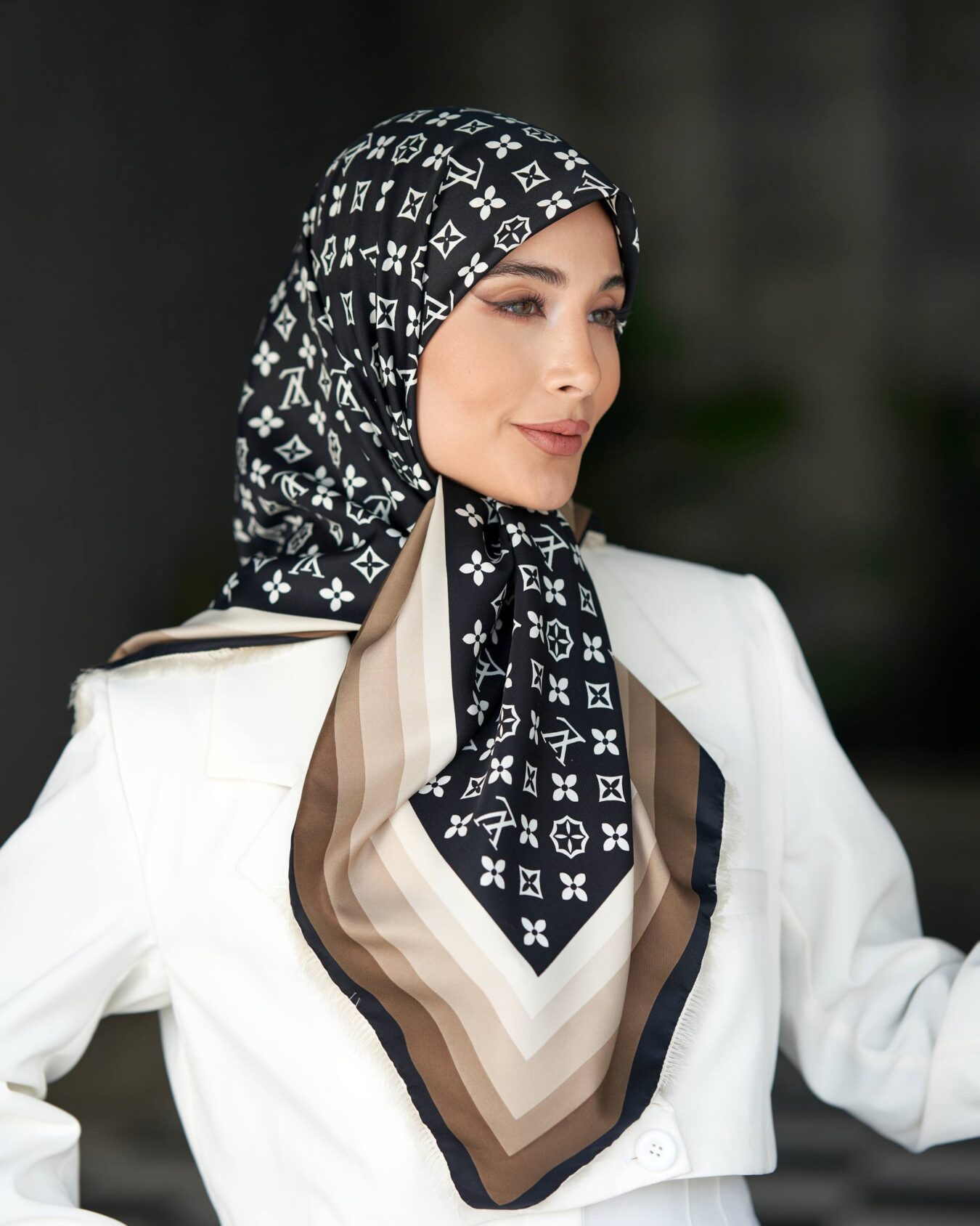 روسری ابریشم توییل ریشه سوزنی ال وی